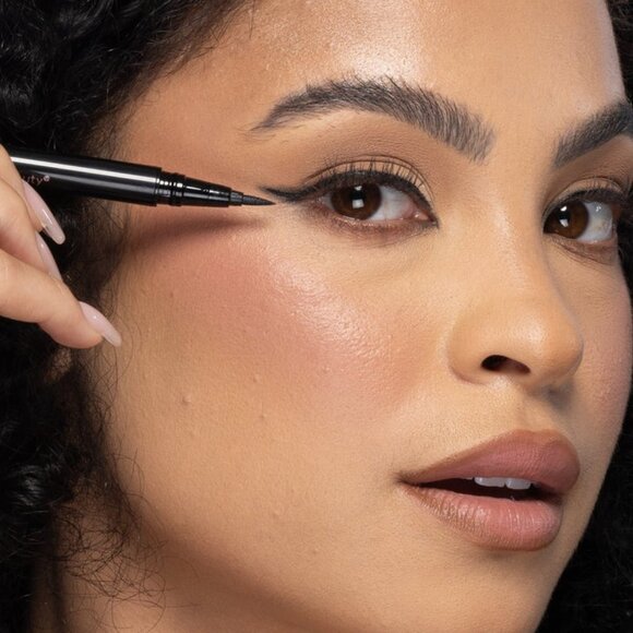 Billion Dollar Beauty Liquid Eyeliner Waterproof Vegan Black Long Lasting Makeup - Picture 2 of 7